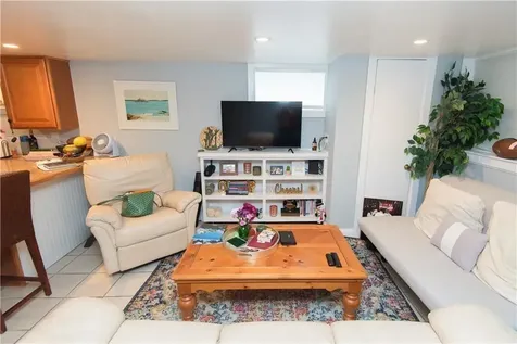 11 Crescent Road Middletown RI 02842