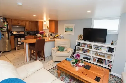 11 Crescent Road Middletown RI 02842