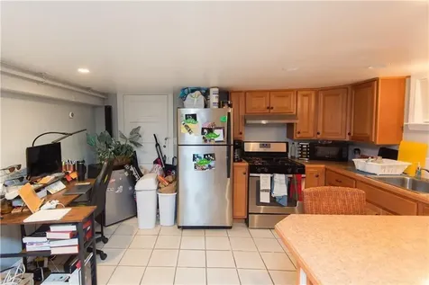 11 Crescent Road Middletown RI 02842