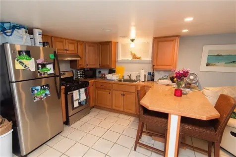 11 Crescent Road Middletown RI 02842