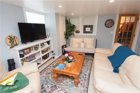 11 Crescent Road Middletown RI 02842