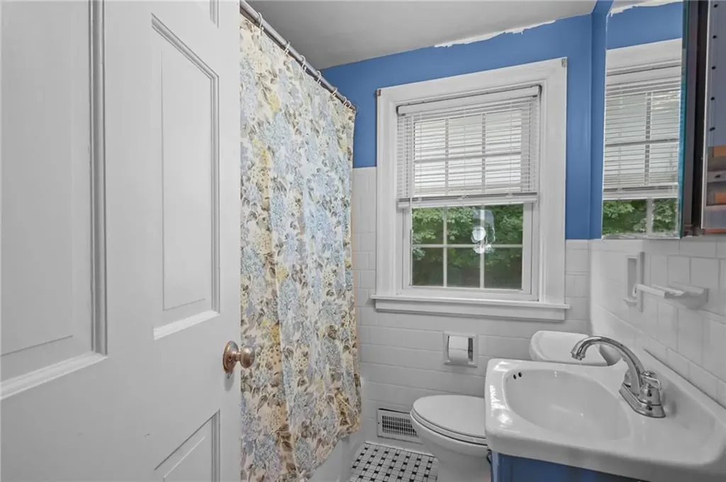 71 Macarthur Drive Warwick RI 02889