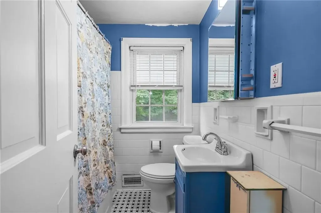 71 Macarthur Drive Warwick RI 02889