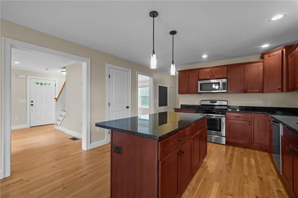 20 Vanderbilt Lane Portsmouth RI 02871
