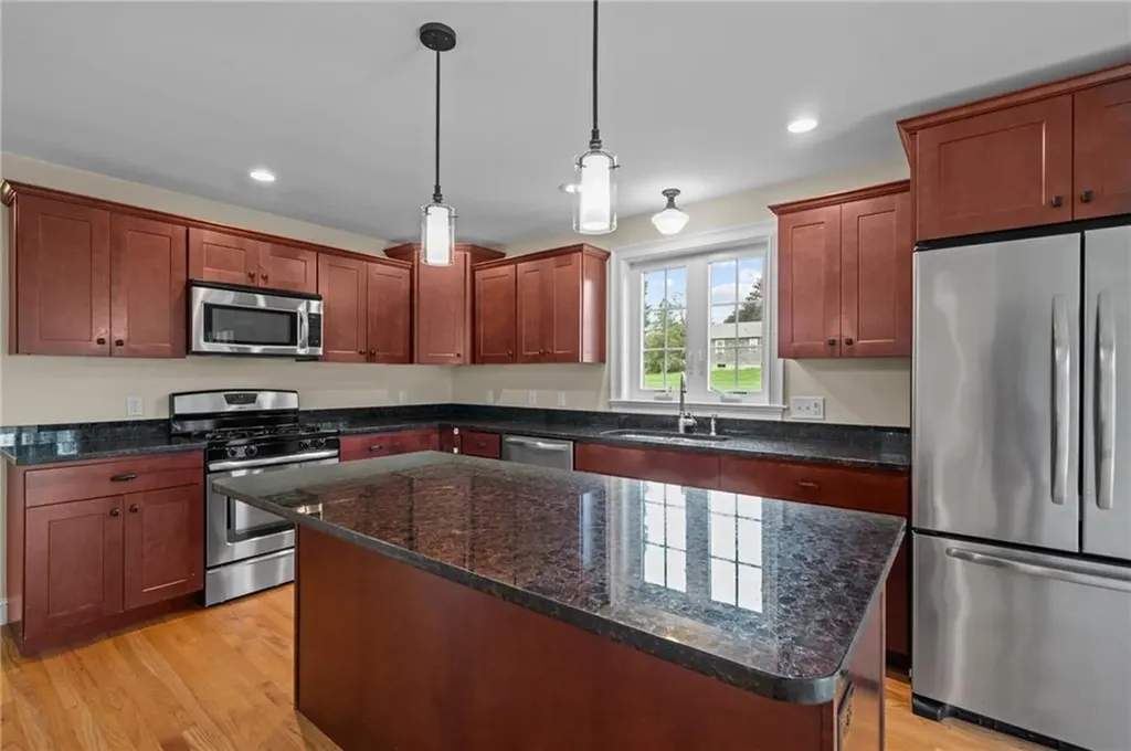 20 Vanderbilt Lane Portsmouth RI 02871