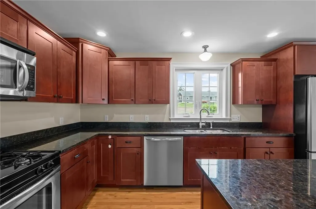 20 Vanderbilt Lane Portsmouth RI 02871