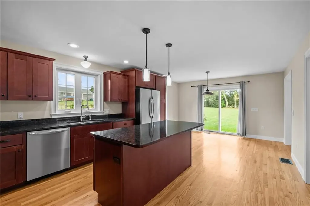 20 Vanderbilt Lane Portsmouth RI 02871