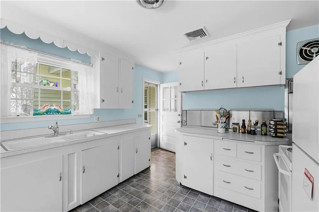 6 Randall Lane Portsmouth RI 02871