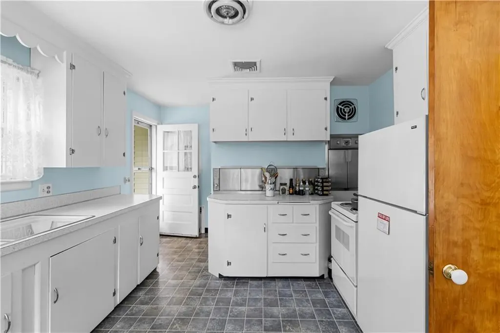 6 Randall Lane Portsmouth RI 02871