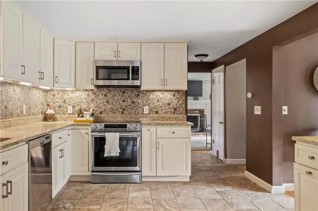 22 Gilbert Court Cumberland RI 02864