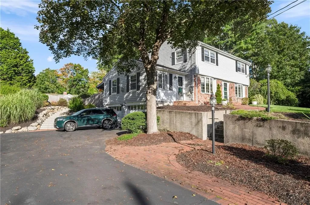 22 Gilbert Court Cumberland RI 02864