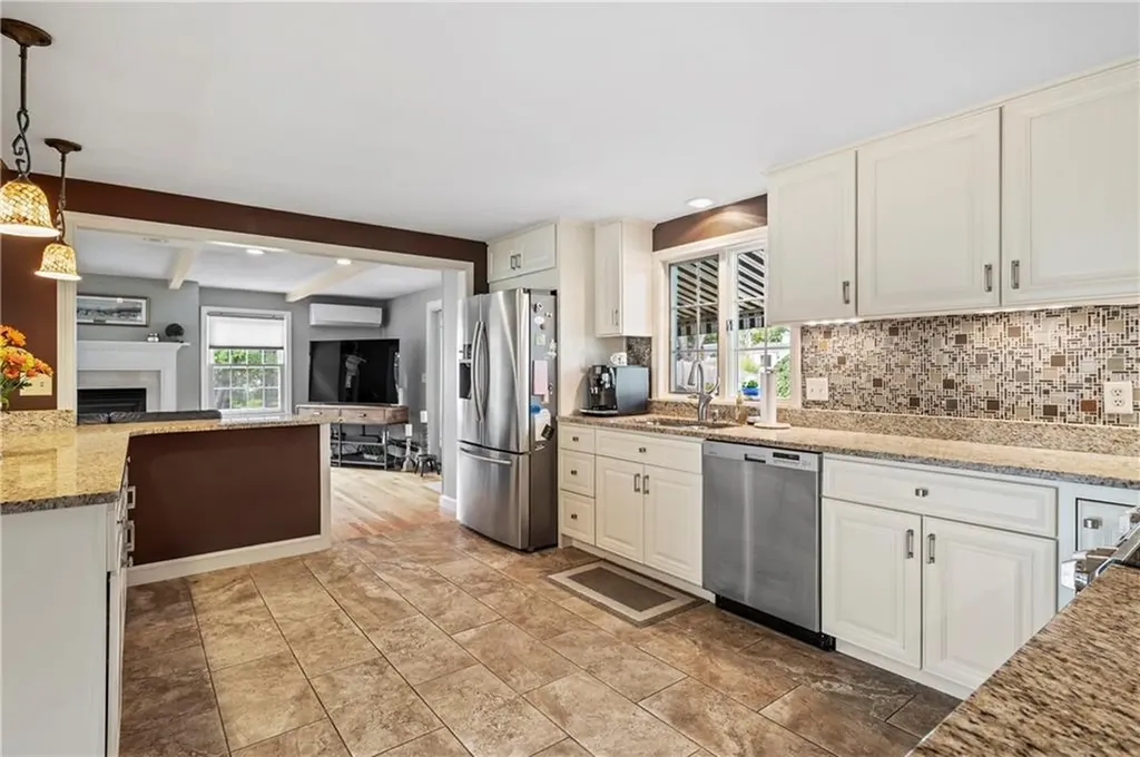 22 Gilbert Court Cumberland RI 02864