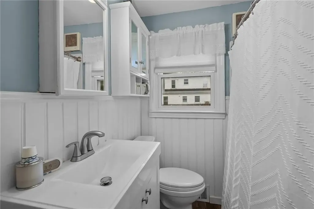 95 Roosevelt Street Warwick RI 02888
