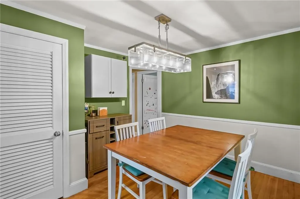 95 Roosevelt Street Warwick RI 02888