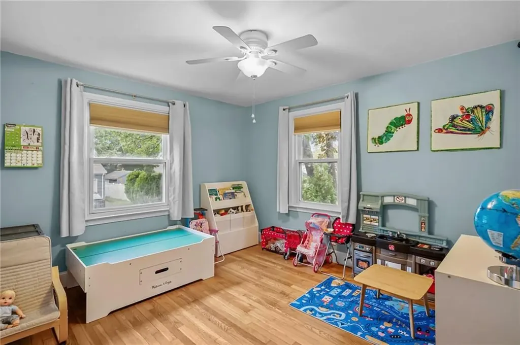 95 Roosevelt Street Warwick RI 02888