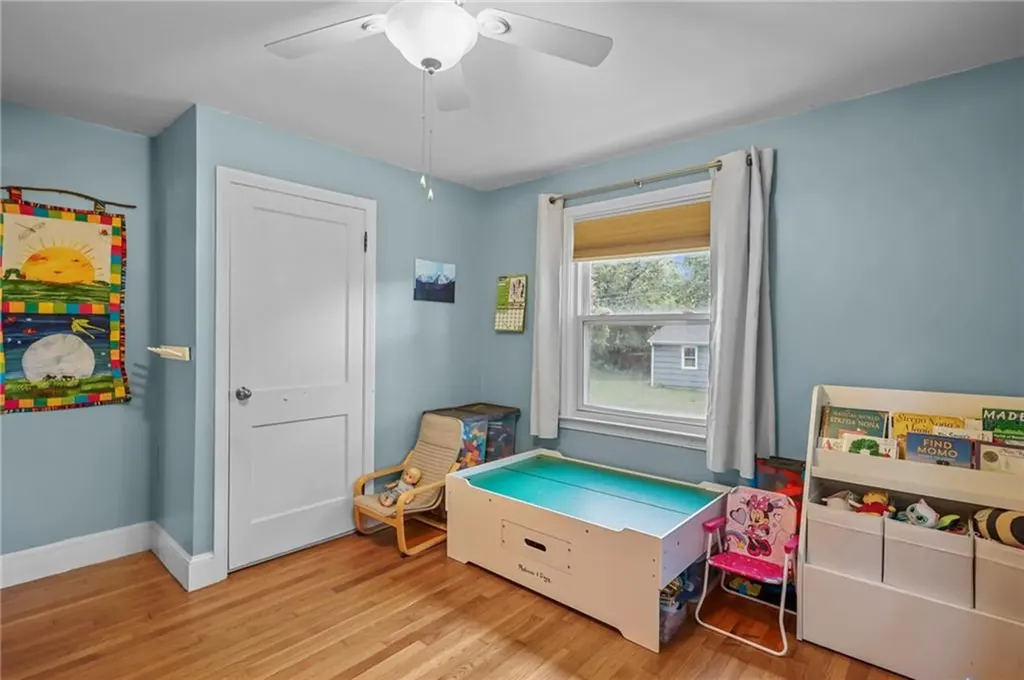 95 Roosevelt Street Warwick RI 02888