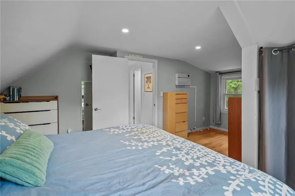 95 Roosevelt Street Warwick RI 02888