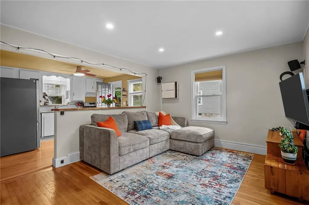 95 Roosevelt Street Warwick RI 02888