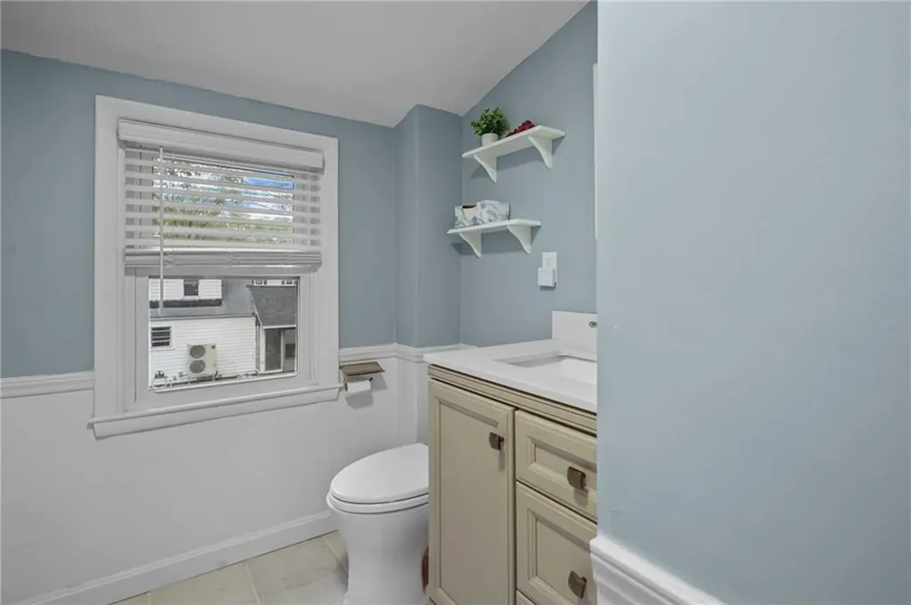 95 Roosevelt Street Warwick RI 02888