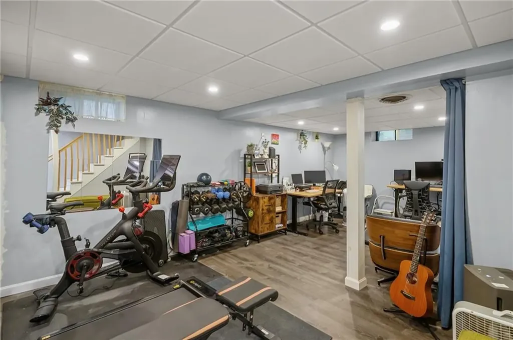 95 Roosevelt Street Warwick RI 02888