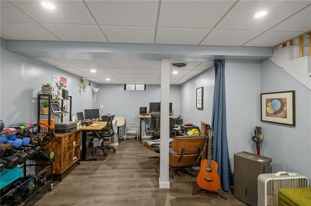 95 Roosevelt Street Warwick RI 02888