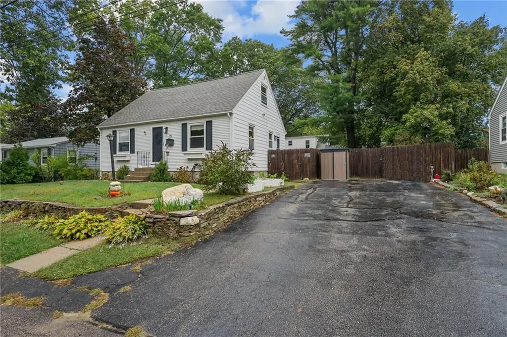 95 Roosevelt Street Warwick RI 02888