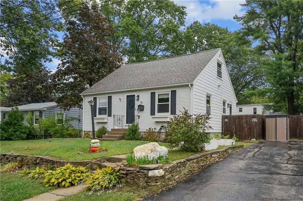 95 Roosevelt Street Warwick RI 02888