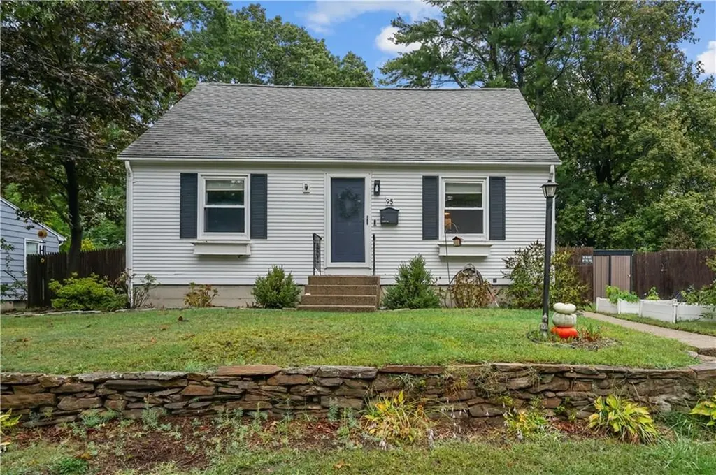 95 Roosevelt Street Warwick RI 02888