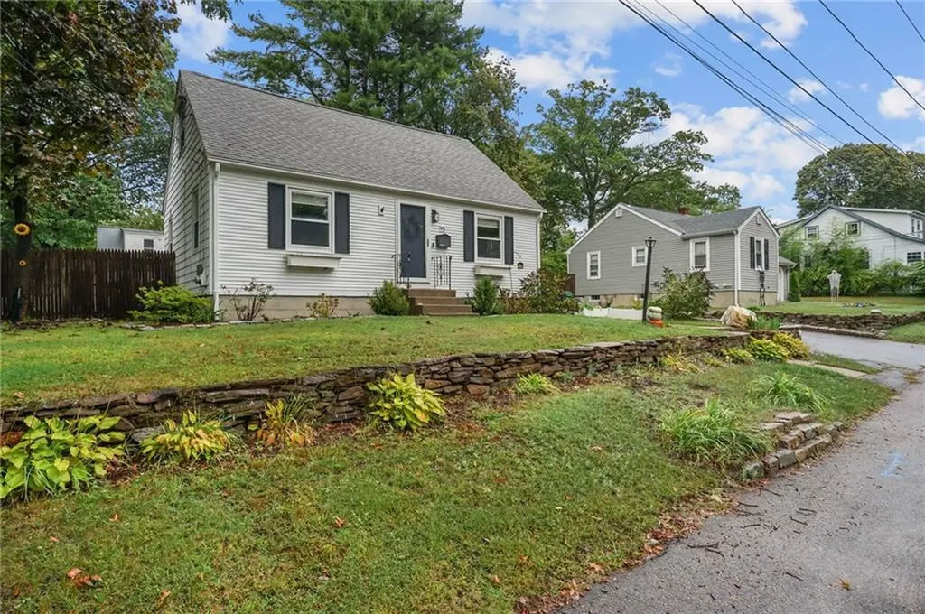 95 Roosevelt Street Warwick RI 02888