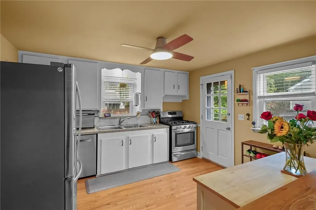 95 Roosevelt Street Warwick RI 02888