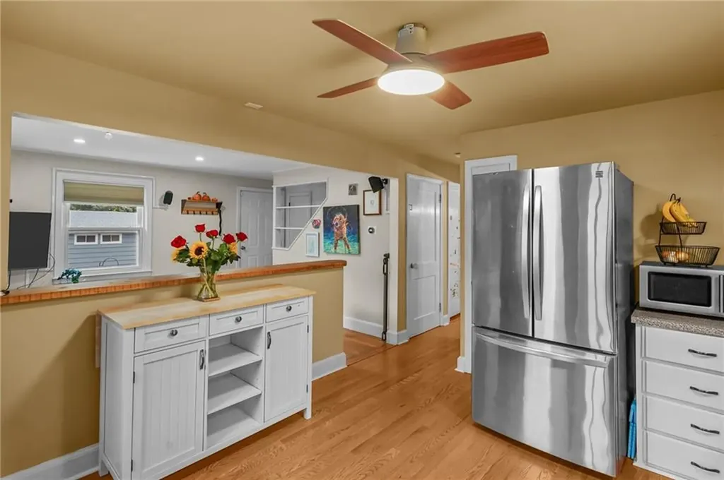 95 Roosevelt Street Warwick RI 02888