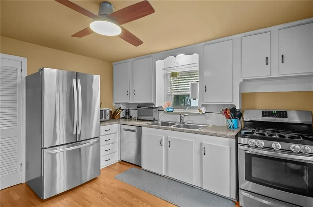 95 Roosevelt Street Warwick RI 02888
