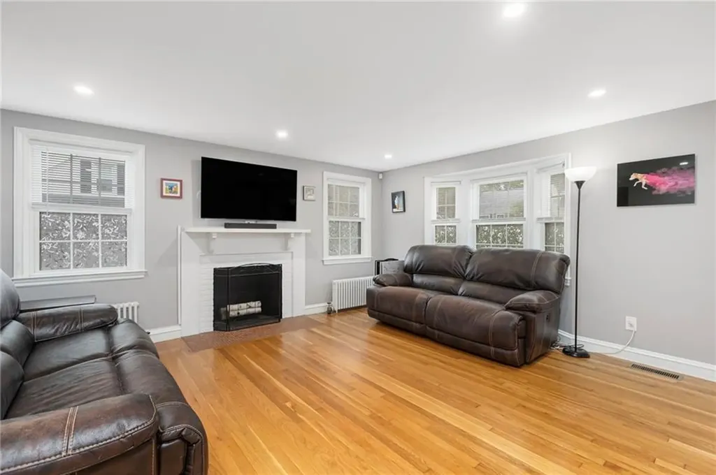 22 Franconia Drive Cranston RI 02920