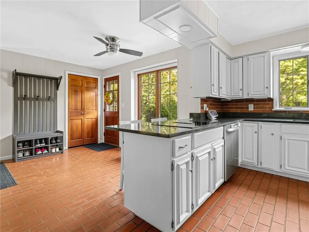 850 Black Plain Road North Smithfield RI 02896