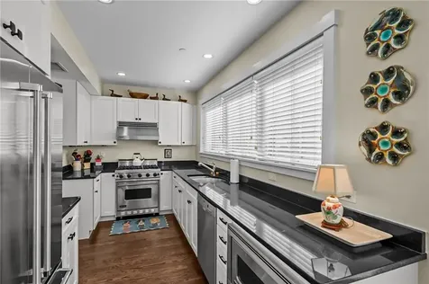 423 Hope Street Bristol RI 02809