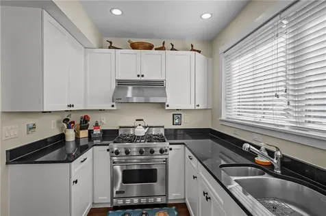 423 Hope Street Bristol RI 02809