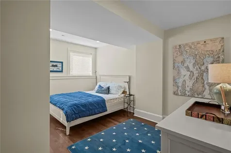 423 Hope Street Bristol RI 02809