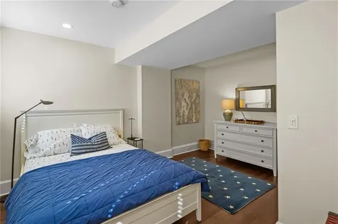 423 Hope Street Bristol RI 02809