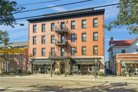 423 Hope Street Bristol RI 02809