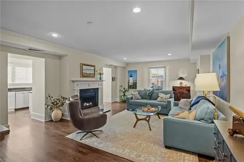 423 Hope Street Bristol RI 02809