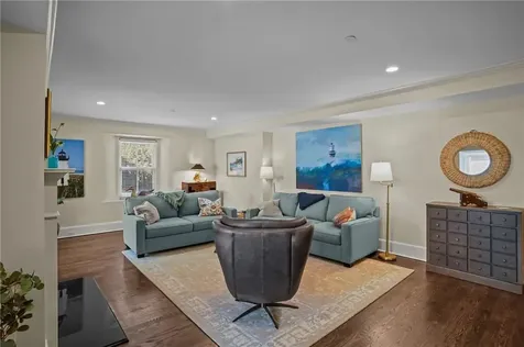 423 Hope Street Bristol RI 02809