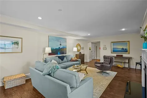 423 Hope Street Bristol RI 02809