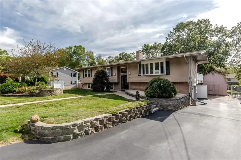 25 Lincoln Drive Johnston RI 02919