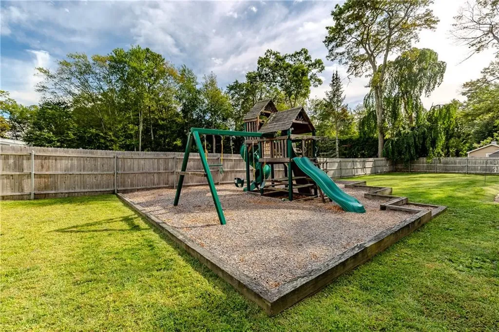 25 Lincoln Drive Johnston RI 02919