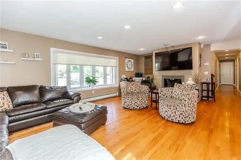 25 Lincoln Drive Johnston RI 02919