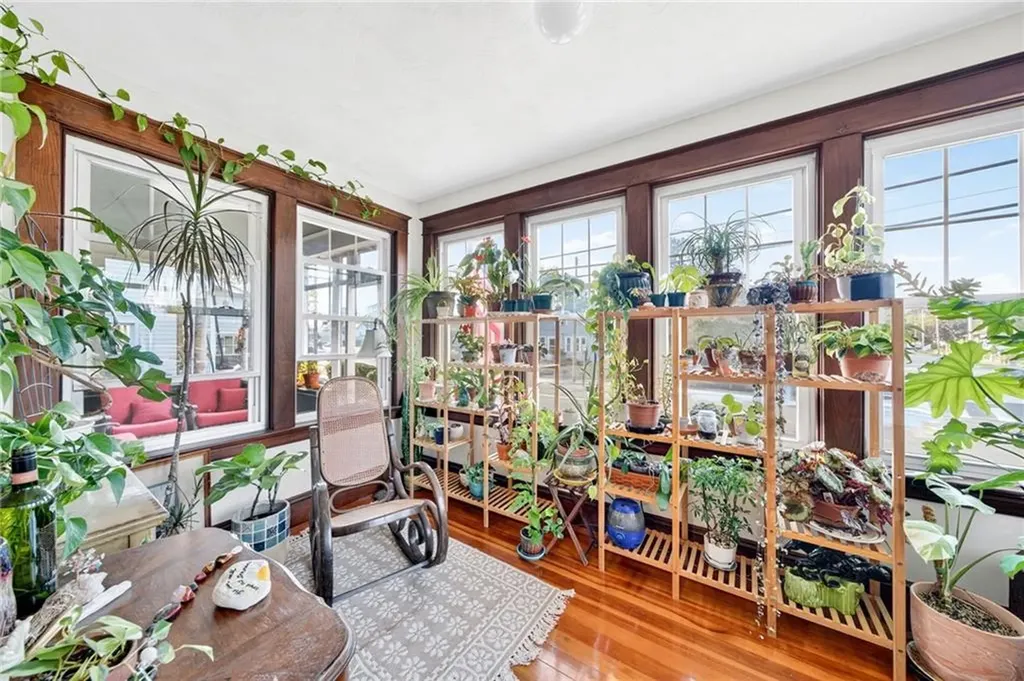 536 Willett Avenue East Providence RI 02915