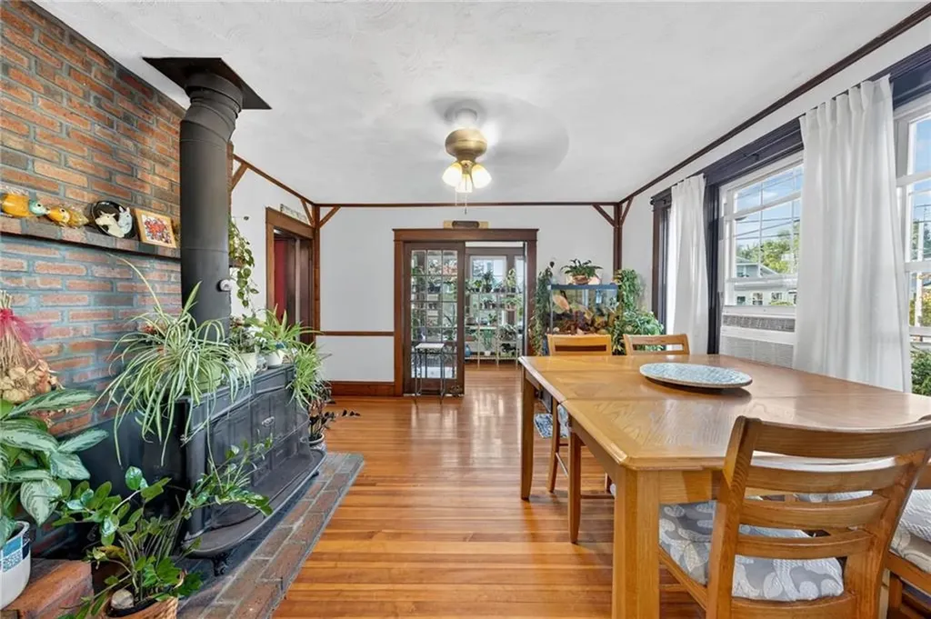 536 Willett Avenue East Providence RI 02915