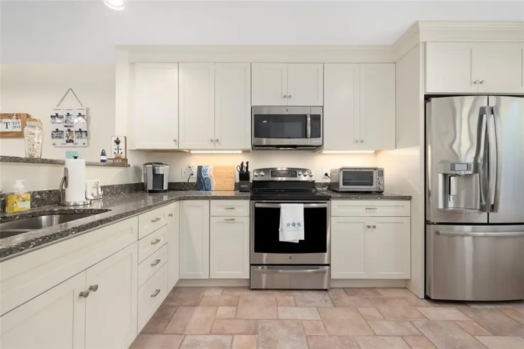 6 Pendleton Place Narragansett RI 02882