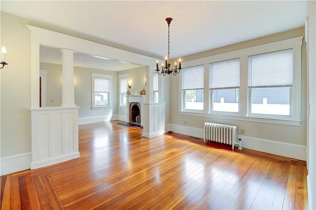 14 Delaware Avenue Warwick RI 02888