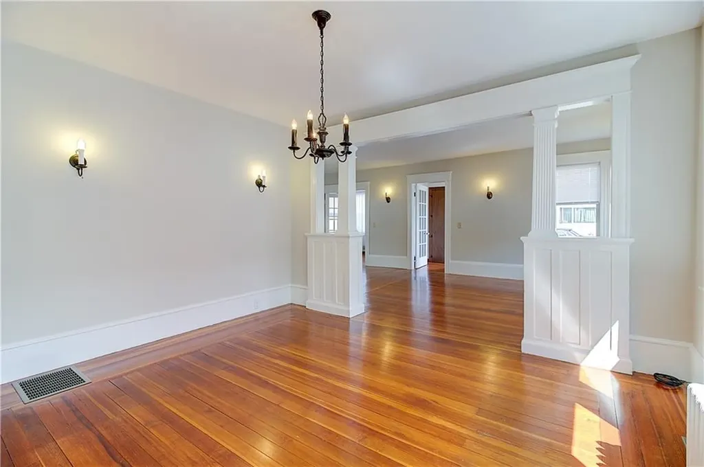 14 Delaware Avenue Warwick RI 02888